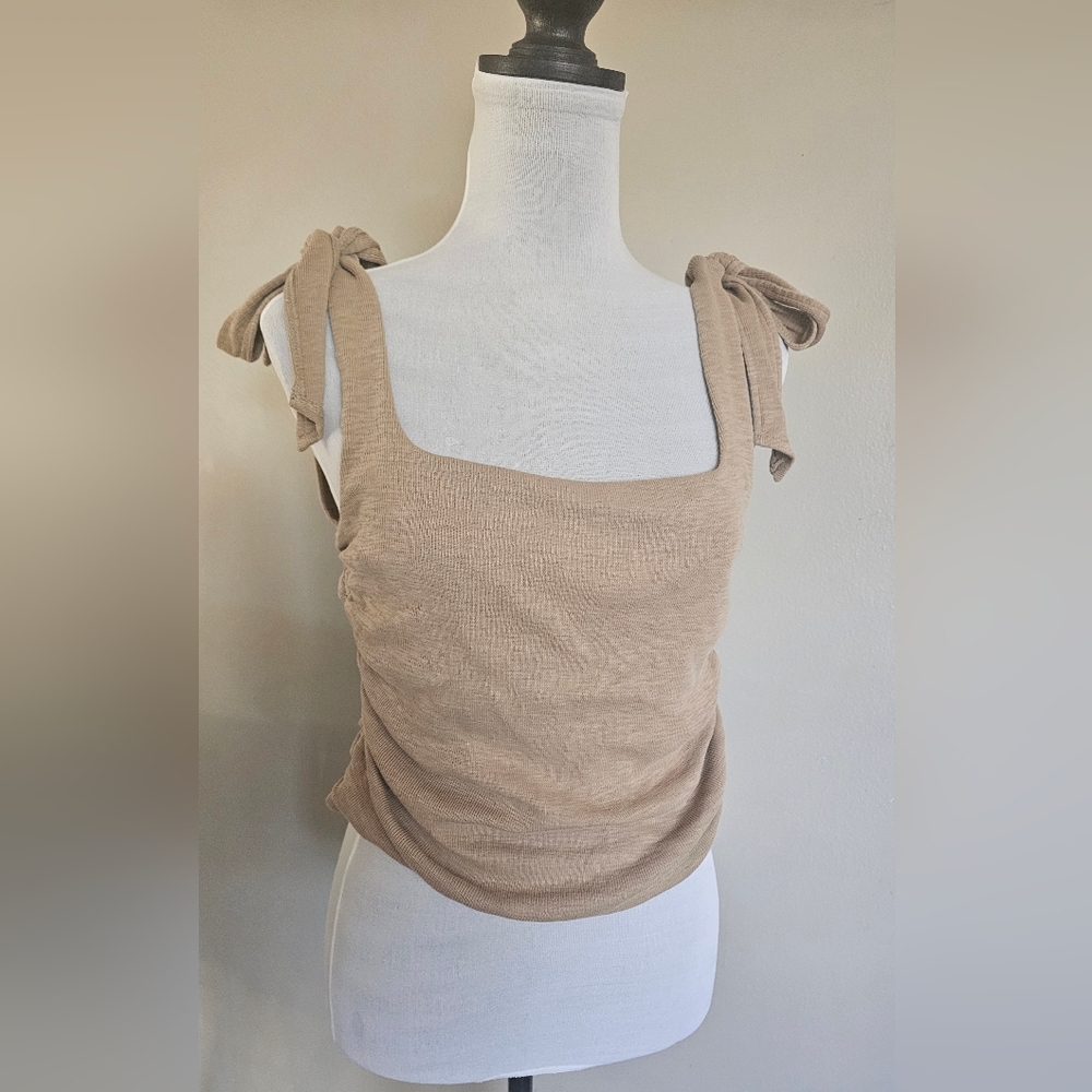 Women's Free People crop Tank. Tan  (M)
